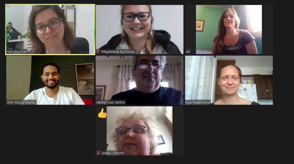 wideokonferencja z udziałem 7 osób