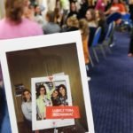 wydrukowane zdjęcie czterech młodych kobiet