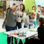 stanowisko z chemikaliami do zabawy i do testowania