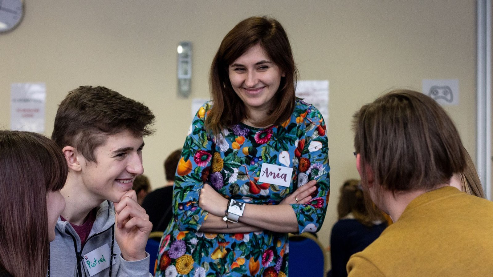 uśmiechająca się kobieta i mężczyzna